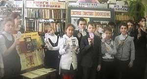 Веселится народ - праздник Пасхи у ворот
